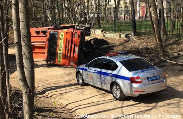 Авария грузовика в санитарной зоне водопроводной станции Авария грузовика в санитарной зоне водопроводной станции